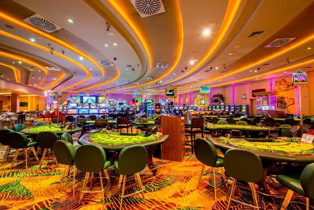 Vuni Palace Luxury Resort & Beach & Casino Kyrenia  Exteriör bild
