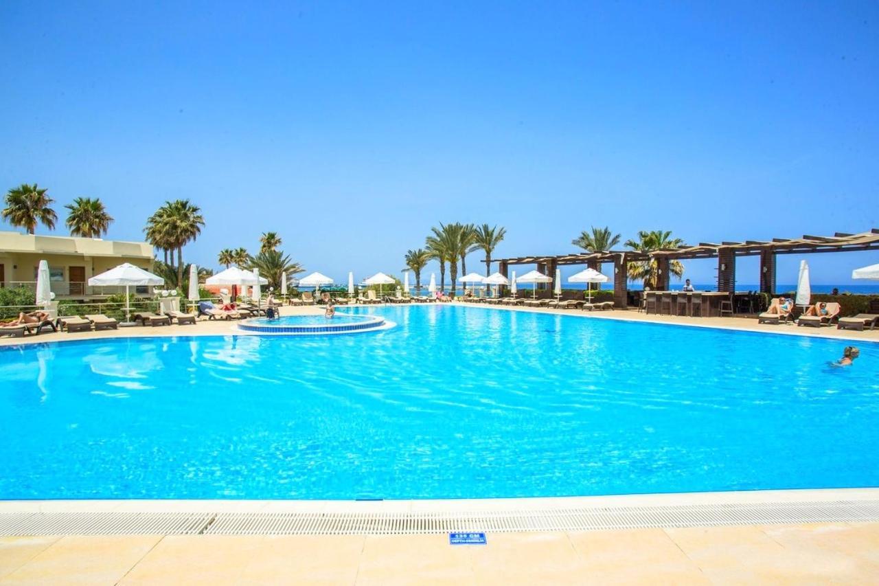 Vuni Palace Luxury Resort & Beach & Casino Kyrenia  Exteriör bild