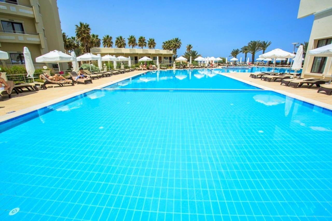 Vuni Palace Luxury Resort & Beach & Casino Kyrenia  Exteriör bild